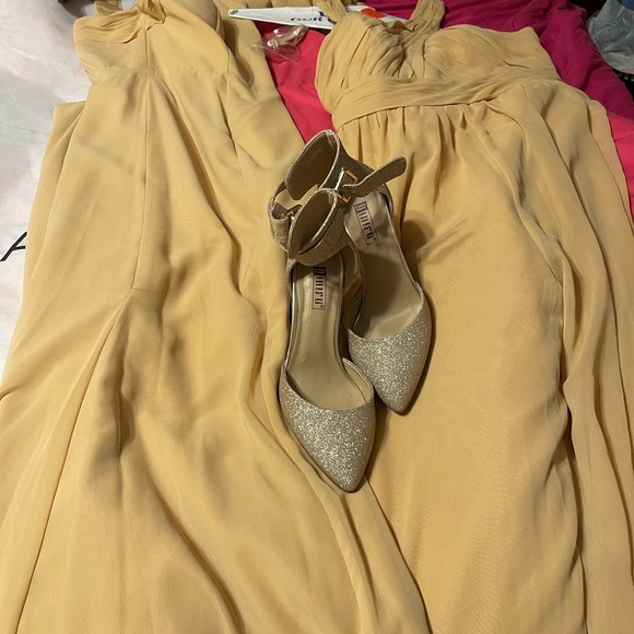Size 6 dress and jumper. Size 6 heels. Worn one time - Picture 2 of 4